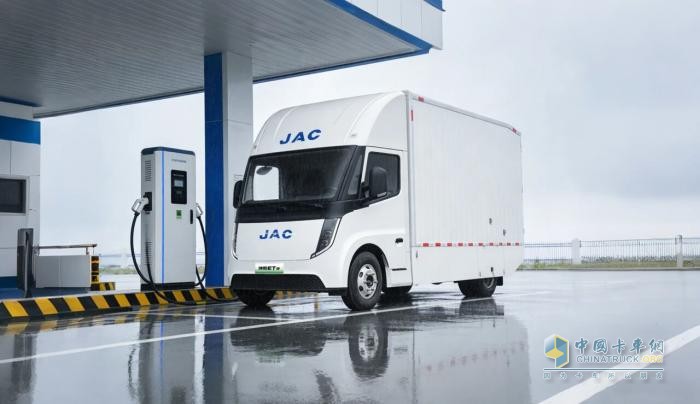 江淮1卡坤鹏ET9：马年创富路上的“千里马”