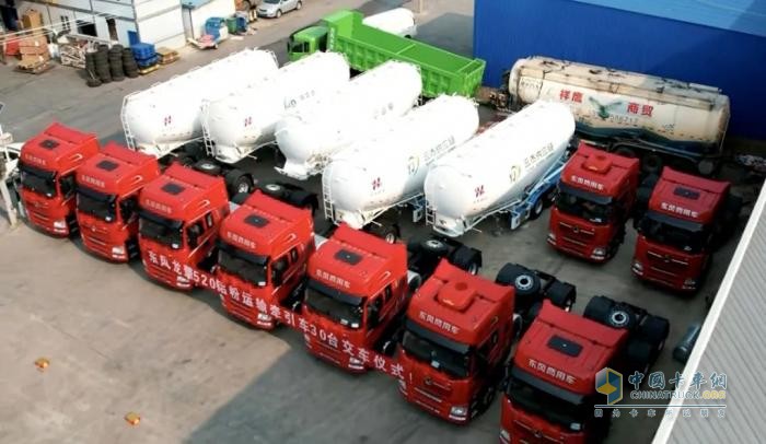 东风商用车：30辆定制燃气牵引车交付文山铝粉运输大客户