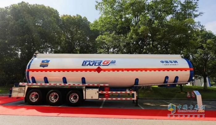 中集车辆“欧冠G”系列铝合金液罐车，解决运输甲醇汽柴油的“老三难”