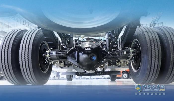 解放J6F复合版LNG载货车:“气”场全开的长跑王,每公里成本低至7毛!