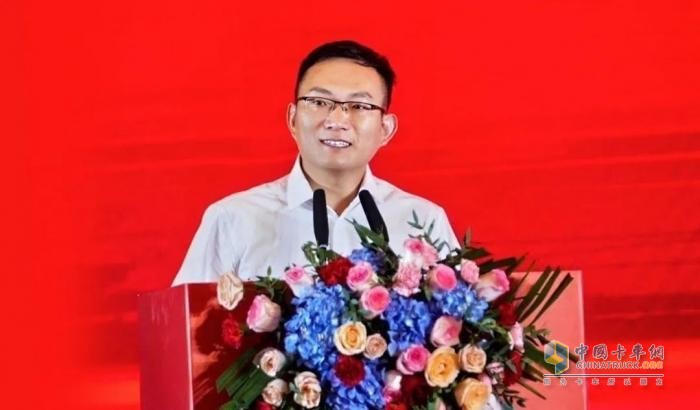 昆仑山下 王者呈现！中国重汽HOWO-TS7 燃气牵引车擎动高原物流新篇章