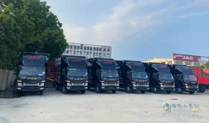 江淮1卡10月交车图鉴:多城批量交付,硬核实力赢得用户认可