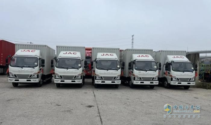 江淮1卡10月交车图鉴:多城批量交付,硬核实力赢得用户认可