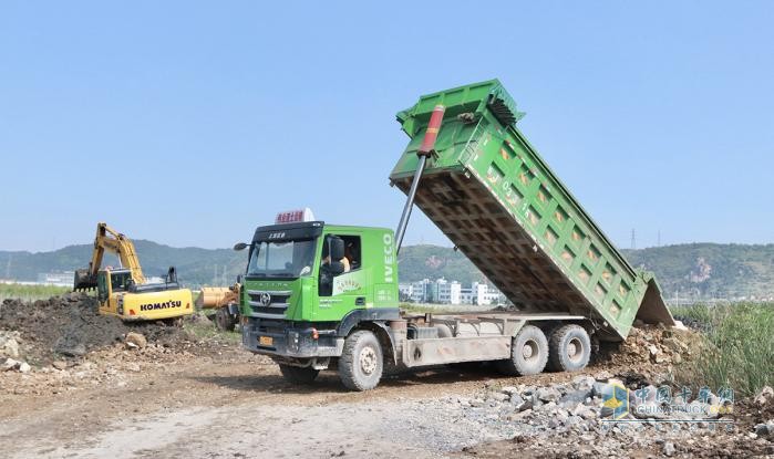 上汽红岩助力漩门湾拓浚扩排 “工程之王”高效可靠深耕基建工程