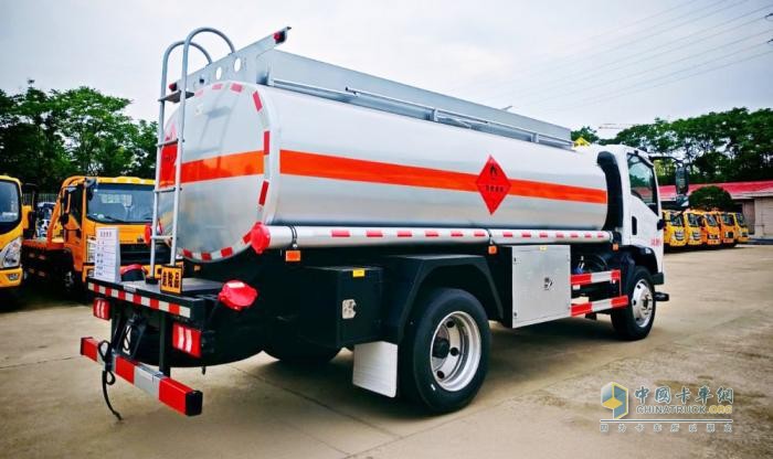 大马力强承载 欧标油罐,乘龙L2 10.2方加油车助您危运稳稳赚