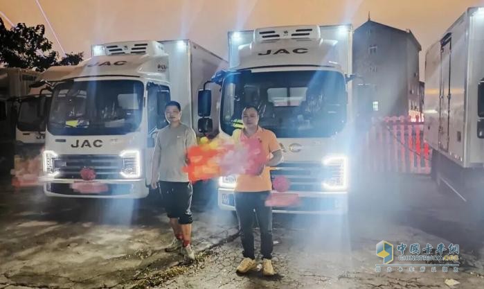 江淮1卡10月交车图鉴:多城批量交付,硬核实力赢得用户认可