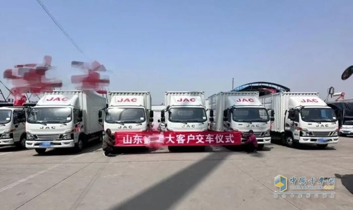 江淮1卡10月交车图鉴:多城批量交付,硬核实力赢得用户认可