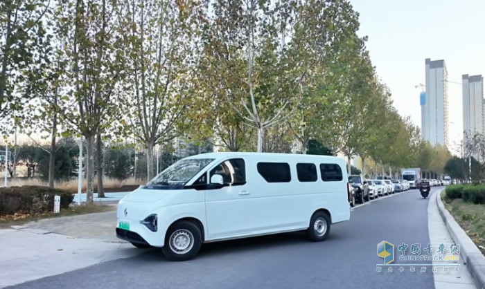 城市配送，就选东风睿立达V8E！助您马力全开，收益拉满！