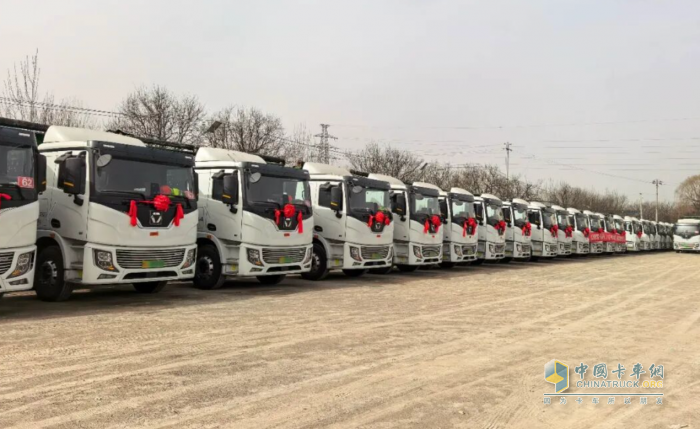 向新而动、震撼开篇！徐工新能源重卡多地批量交付