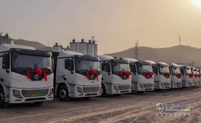 向新而动、震撼开篇！徐工新能源重卡多地批量交付