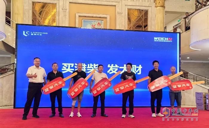 潍柴蓝擎自卸车强势登场，以标杆品质驱动工程运输迈入新维度！