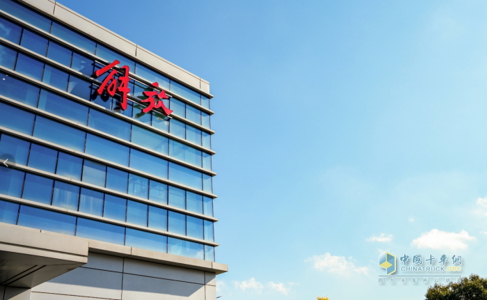 冲刺四季度—10月解放斩获中重卡批发、终端“双第一”