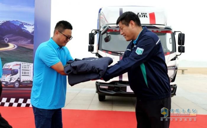 飞碟汽车 民族的，世界的—飞碟汽车挑战帕米尔高原出征仪式启幕