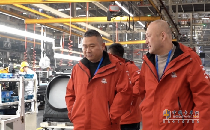 东风龙擎：百万公里无大修！两代卡友的东风情，三十余载致富路