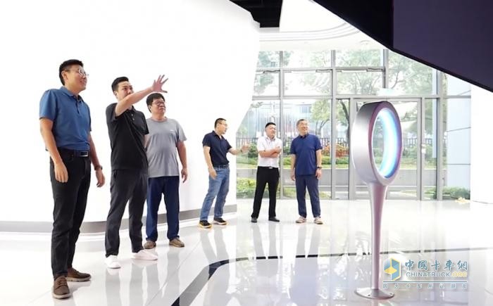 首批全新东风多利卡康陆威正式交付 为城际物流行业新发展注入“强心剂”