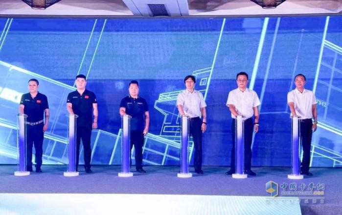 搭载玉柴星辉动力的欧曼港口牵引车在深圳批量签单