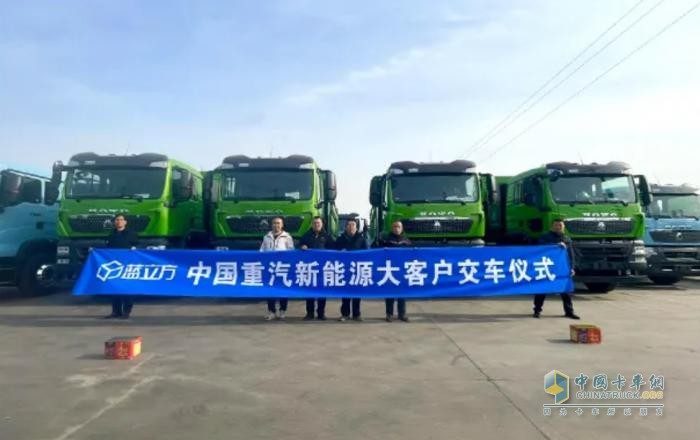 火力全开，中国重汽新能源交车狂潮势不可挡！