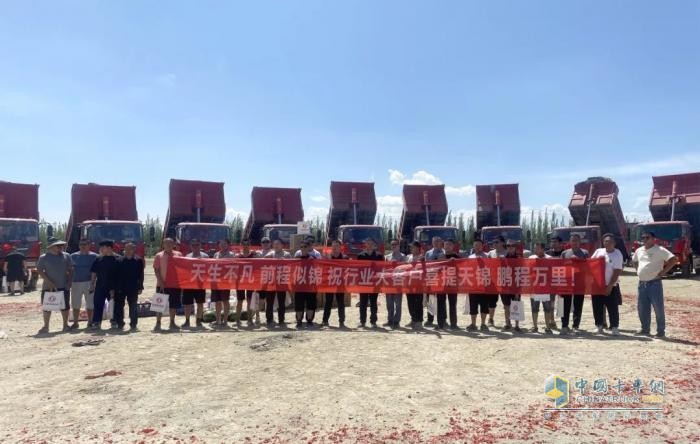 30辆东风天锦工程车新疆交付 助力大客户驰骋丝路