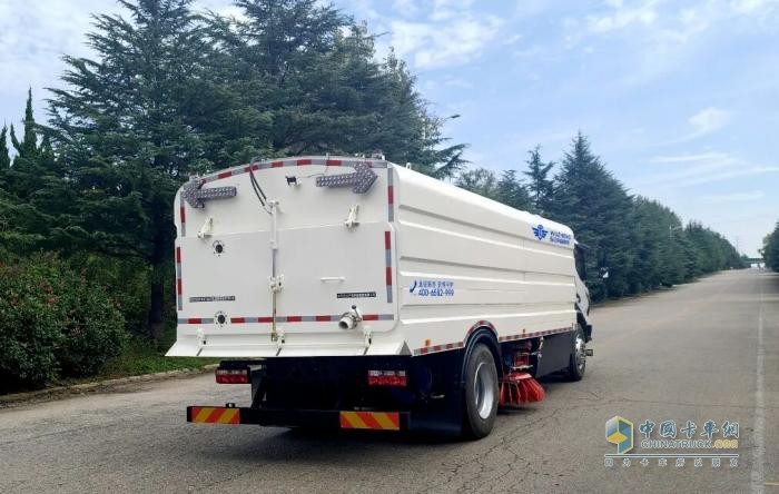 9.5方水+7方箱+3.5米宽幅：五征18吨纯电动洗扫车实力登场