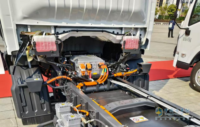 450km超长续航！乘龙L2V大电量轻卡城配运输无忧