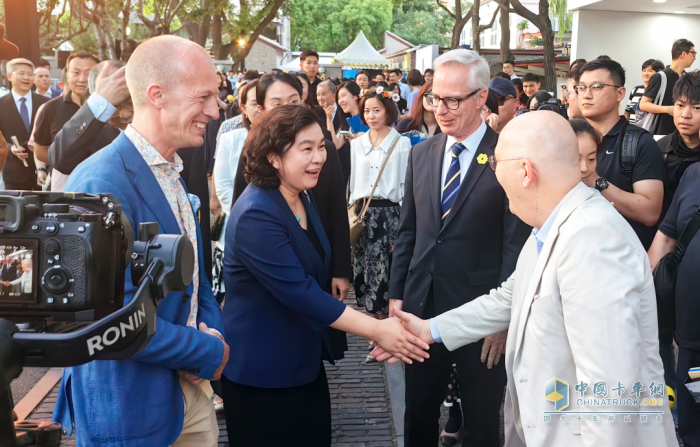 斯堪尼亚闪耀瑞典国庆日庆典，庆祝中瑞建交75周年