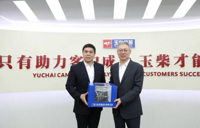 玉柴集团李汉阳与富奥股份董事长胡汉杰会谈交流