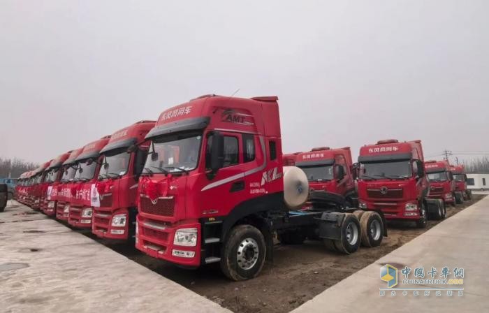 500台战略签约达成！首批70台龙擎牵引车交付河南大客户