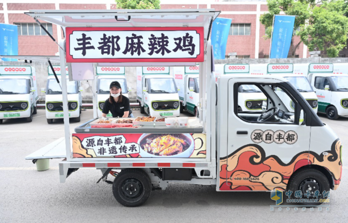 大力牛魔王汽车引领移动新零售万亿级赛道，首批移动售卖车交付运营！