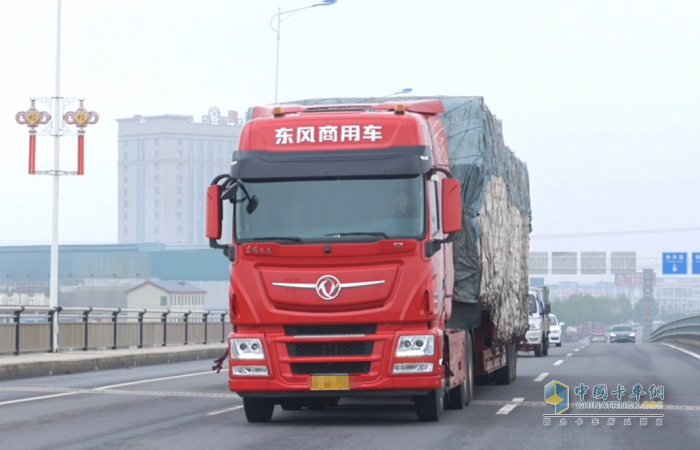 东风天龙KX新嵘耀陪老司机姚师傅跑出