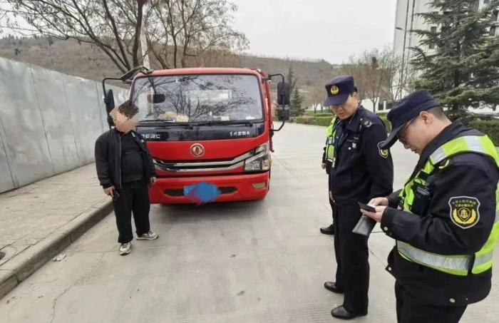 陕西宝鸡查获一货车非法运输柴油案