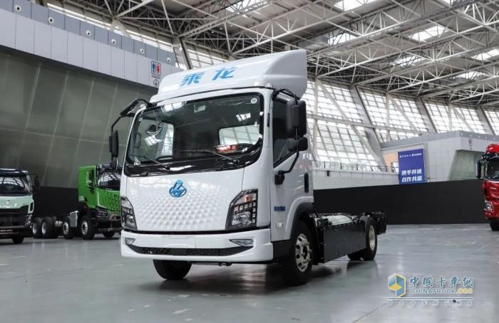 续航450km！乘龙翼威2大电量轻卡：打破里程焦虑， 拓展你的业务半径