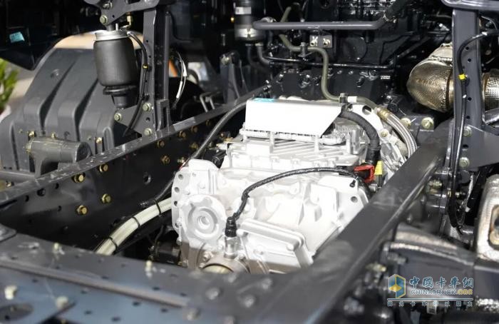 乘龙H7 Pro 6x2载货车：当“货运能手”遇上隐形坑，轻松操控，一路省心无负担！