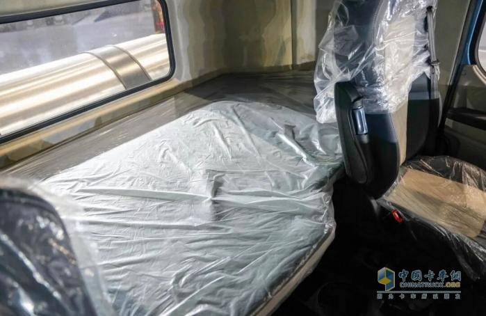 乘龙H7 Pro 6x2载货车：当“货运能手”遇上隐形坑，轻松操控，一路省心无负担！