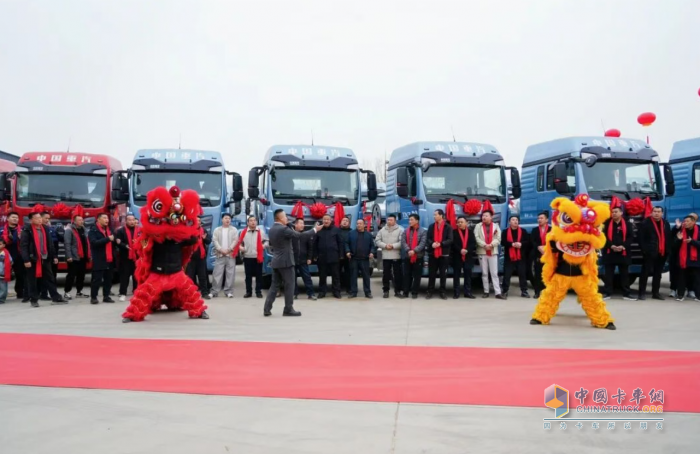 60台中国重汽豪沃TX燃气车盛大交付，领跑2026新征程