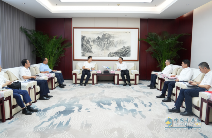 东风股份与湖北机场集团开展合作交流