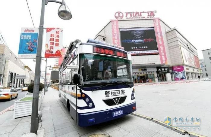 森源鸿马移动警务室：元宵节的平安守护者