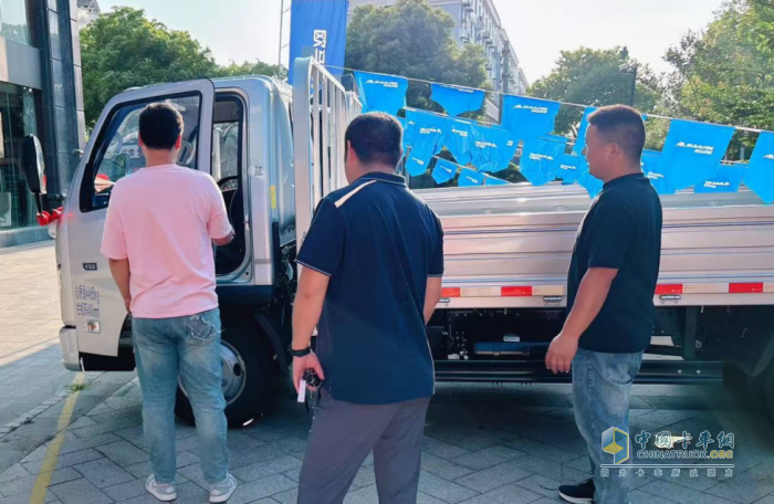 货运“全能王”效盈城配：欧马可S1智盈版全新动力轻卡华东区域震撼上市