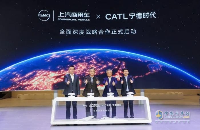 焕新领航！大通“众辉标”锚定全球轻商，无人客货车+宁德时代合作构建创富生态