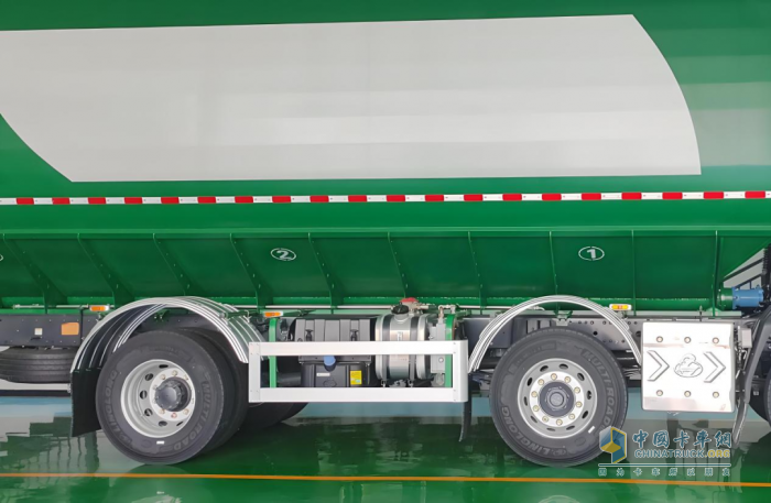 乘龙M3饲料车：山区养殖运输的“硬核搭档”！