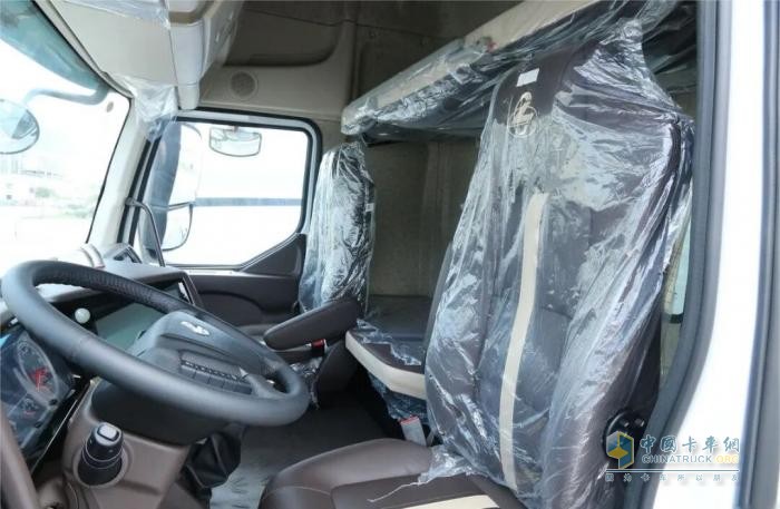 从油车到电车：乘龙H5纯电大单桥为何成为王师傅的货运新选择？
