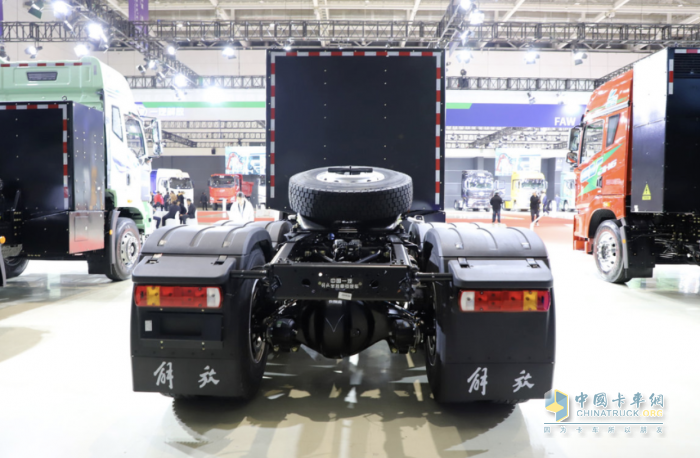 解放卡车J6P复合换电牵引车：让运输，更从容