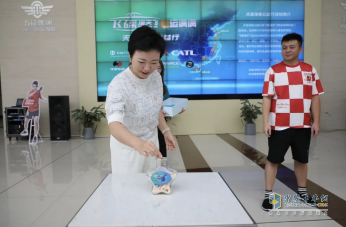 铁肩担义 让爱归家 飞碟漫天飞财运满满第二期天涯海角公益行正式启动