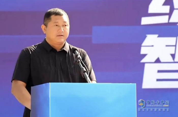 绿潮涌动、“碳”索未来！徐工新能源牵引车批量交付河南