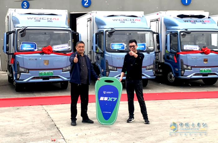 潍柴蓝擎X7冷藏车批量交付福州大客户，硬核性能+全维安全演绎高效标杆！