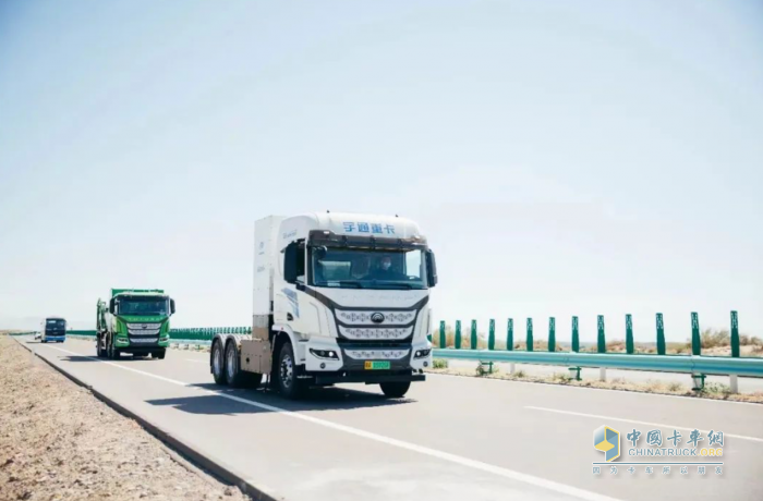 亿华通氢燃料电池车队在新疆伊宁开启巡展
