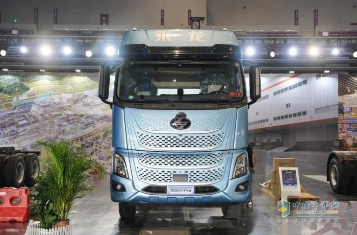 乘龙H7 Pro 6x2载货车：当“货运能手”遇上隐形坑，轻松操控，一路省心无负担！