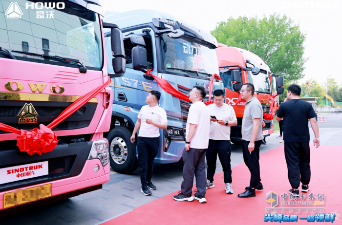 “冷鲜峰”盛夏发车！豪沃重卡夏日冷链盛宴燃爆郑州