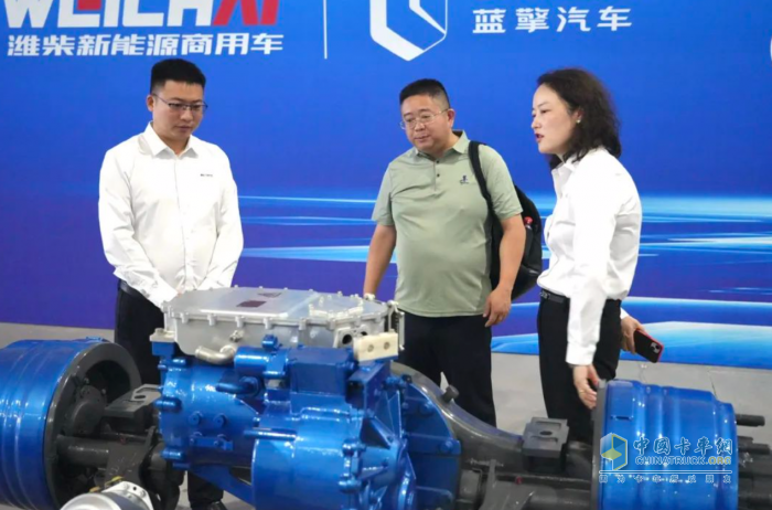 蓝擎X7新一代轻卡搭载汉德电驱桥全球首发：50万公里省出半台车钱！