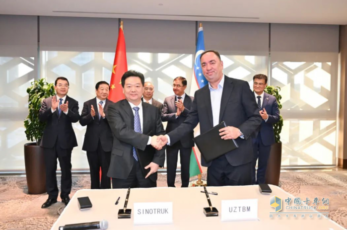 中国重汽乌兹别克斯坦合资工厂第3000辆中国重汽重卡下线