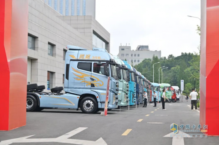 一汽解放2025年中渠道沟通会青岛中重型车分会隆重召开